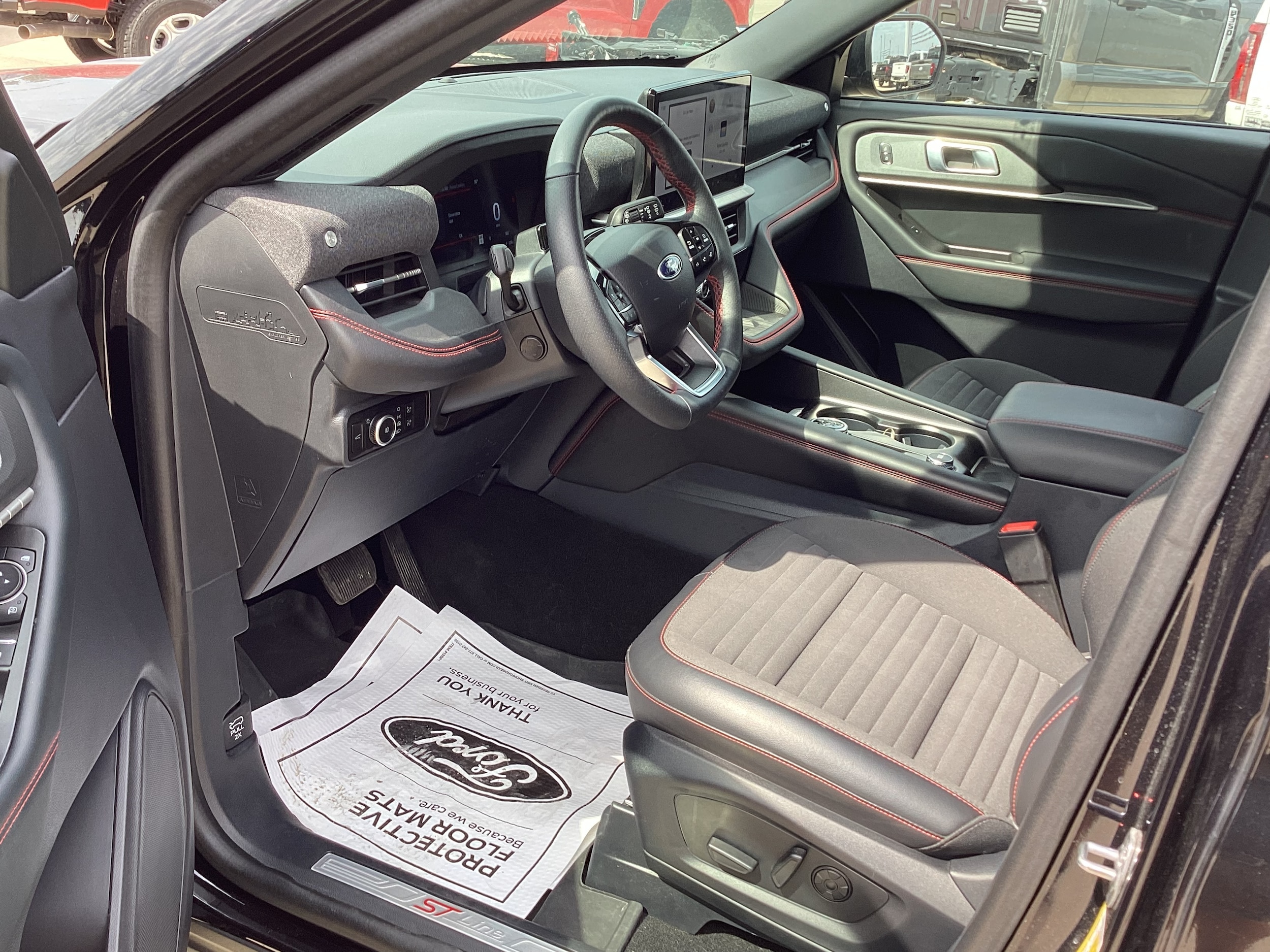 2025 Ford Explorer ST-LINE - Photo 8