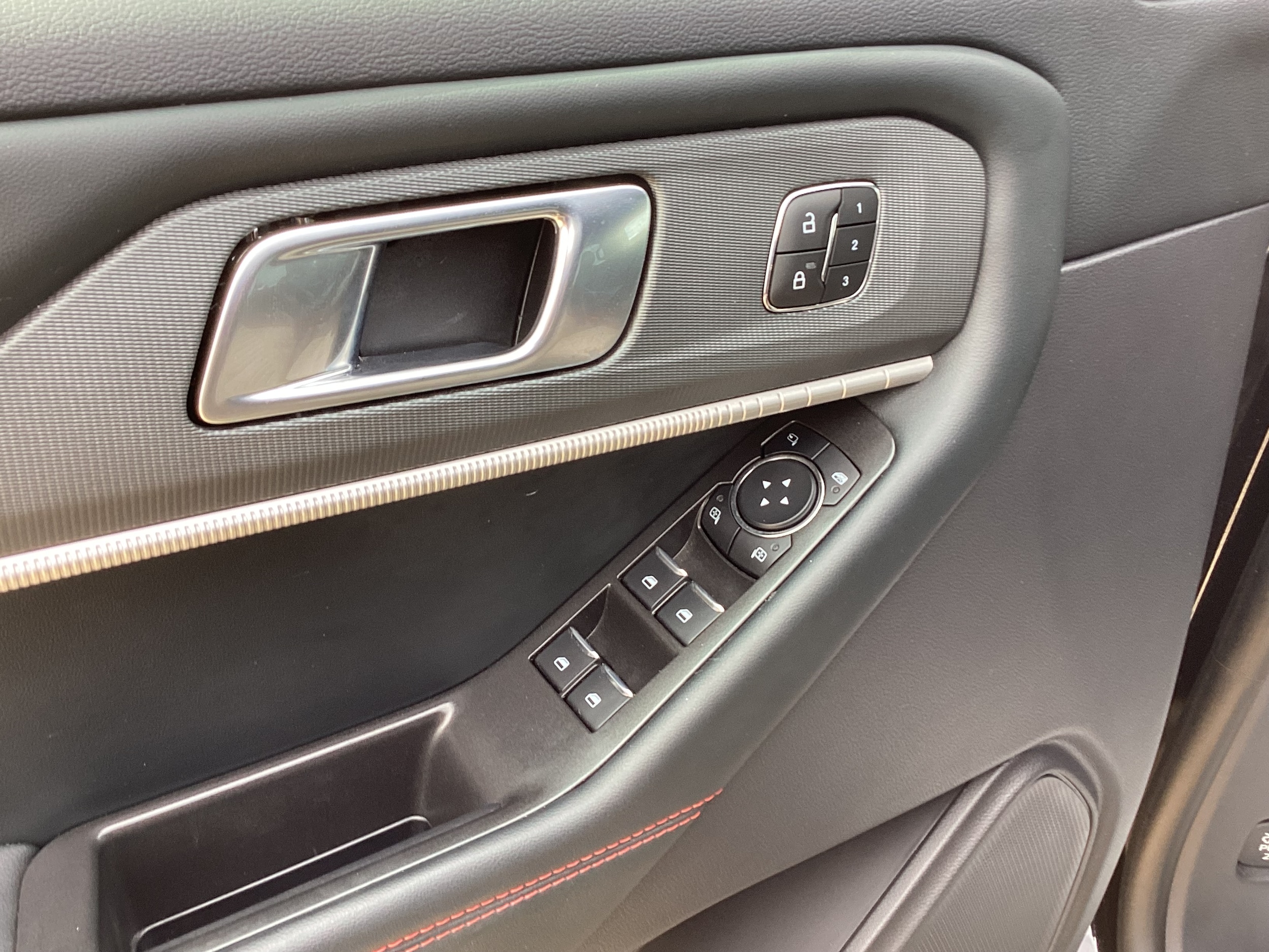 2025 Ford Explorer ST-LINE - Photo 9