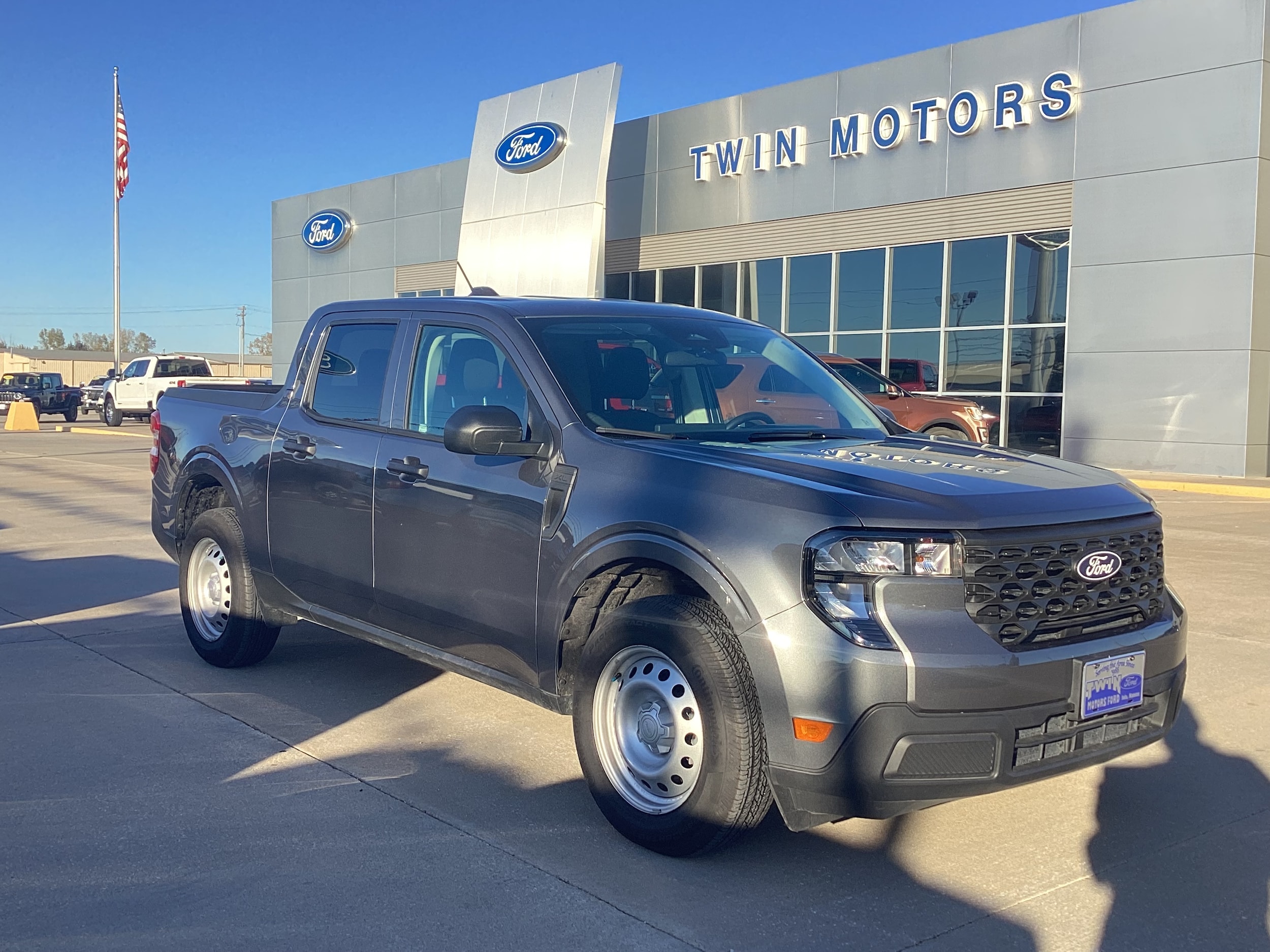 2025 Ford Maverick XL's photo