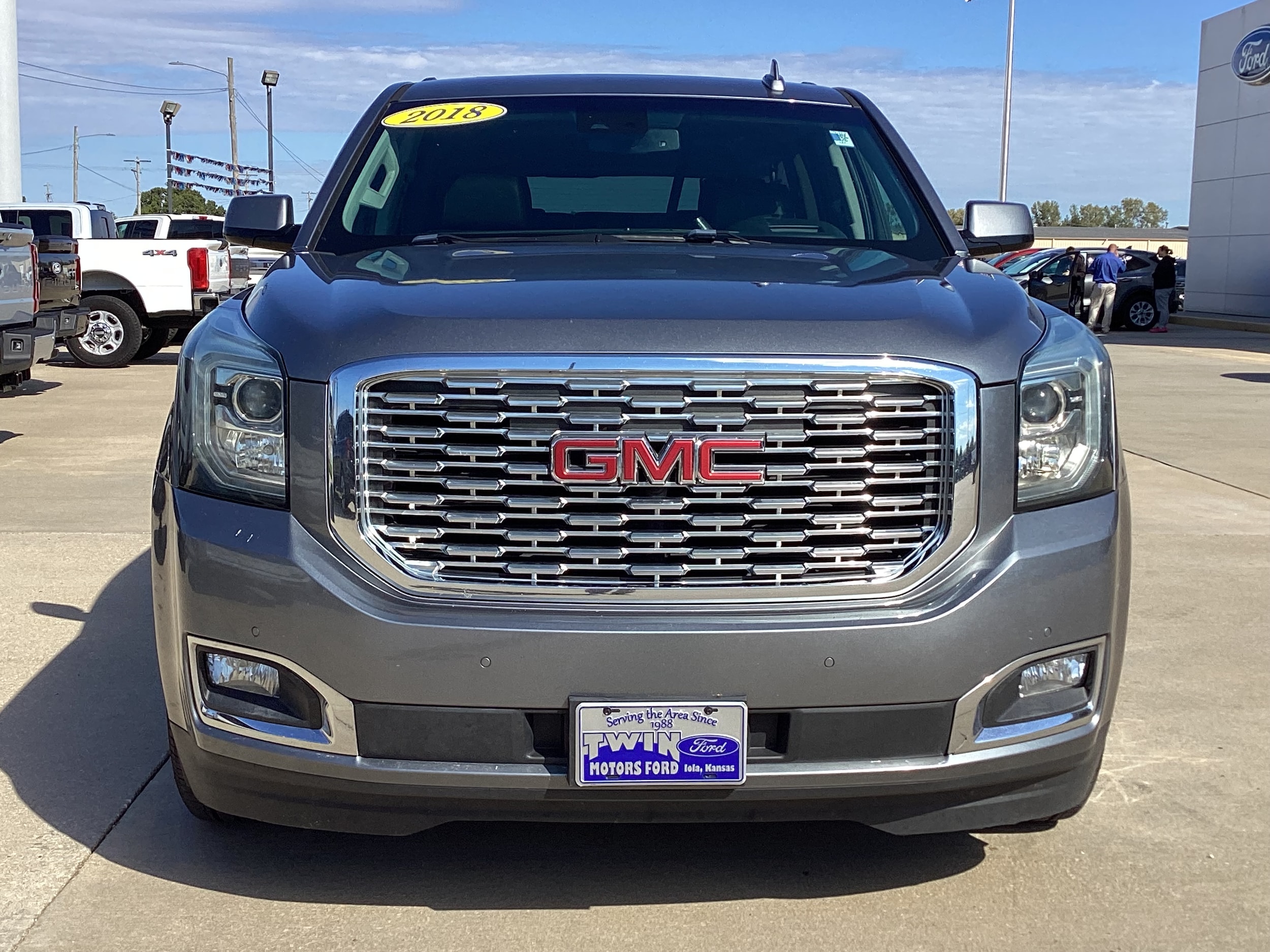 Used 2018 GMC Yukon XL Denali with VIN 1GKS2HKJ1JR187712 for sale in Kansas City