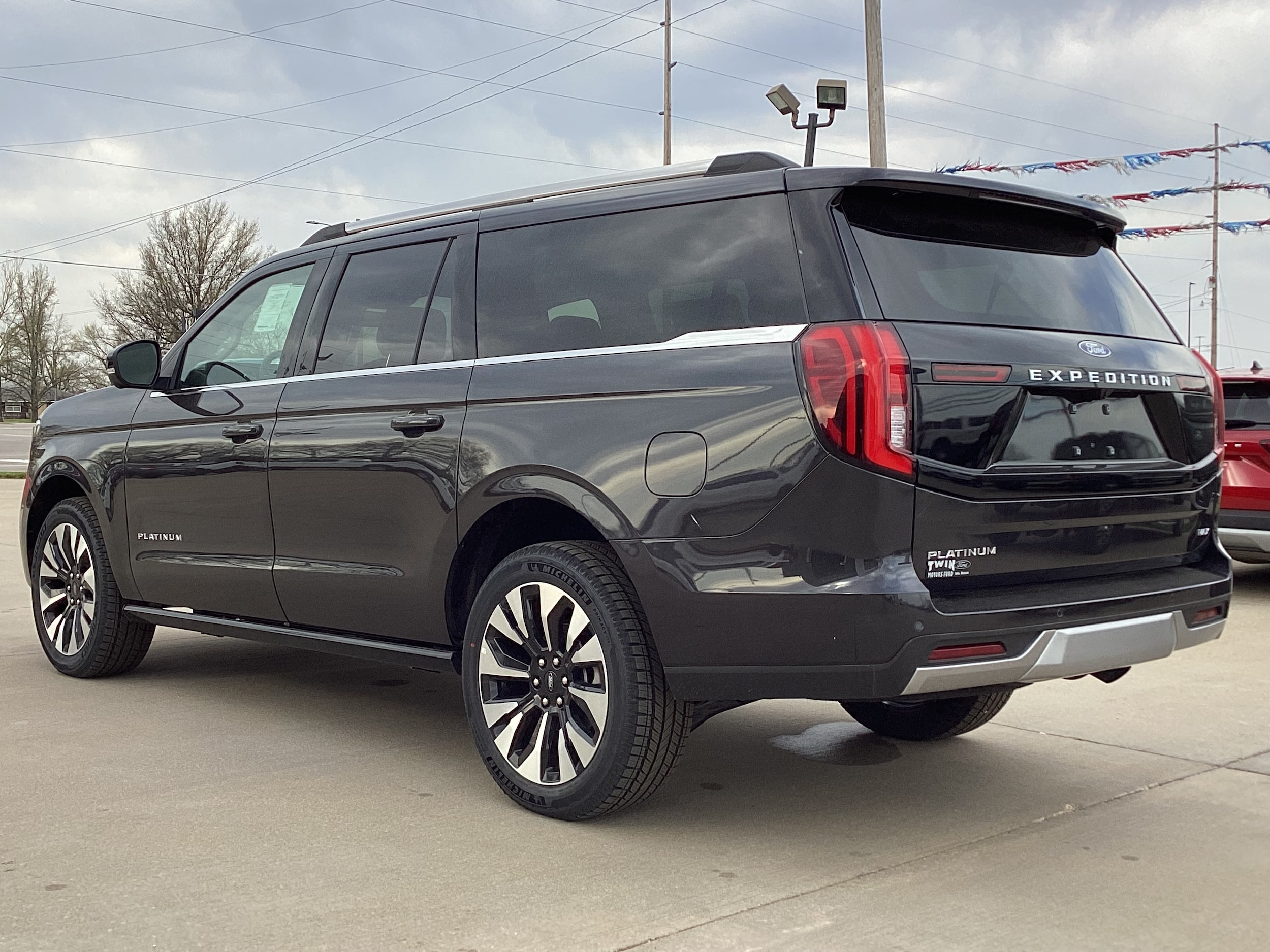 2025 Ford Expedition MAX Platinum - Photo 4