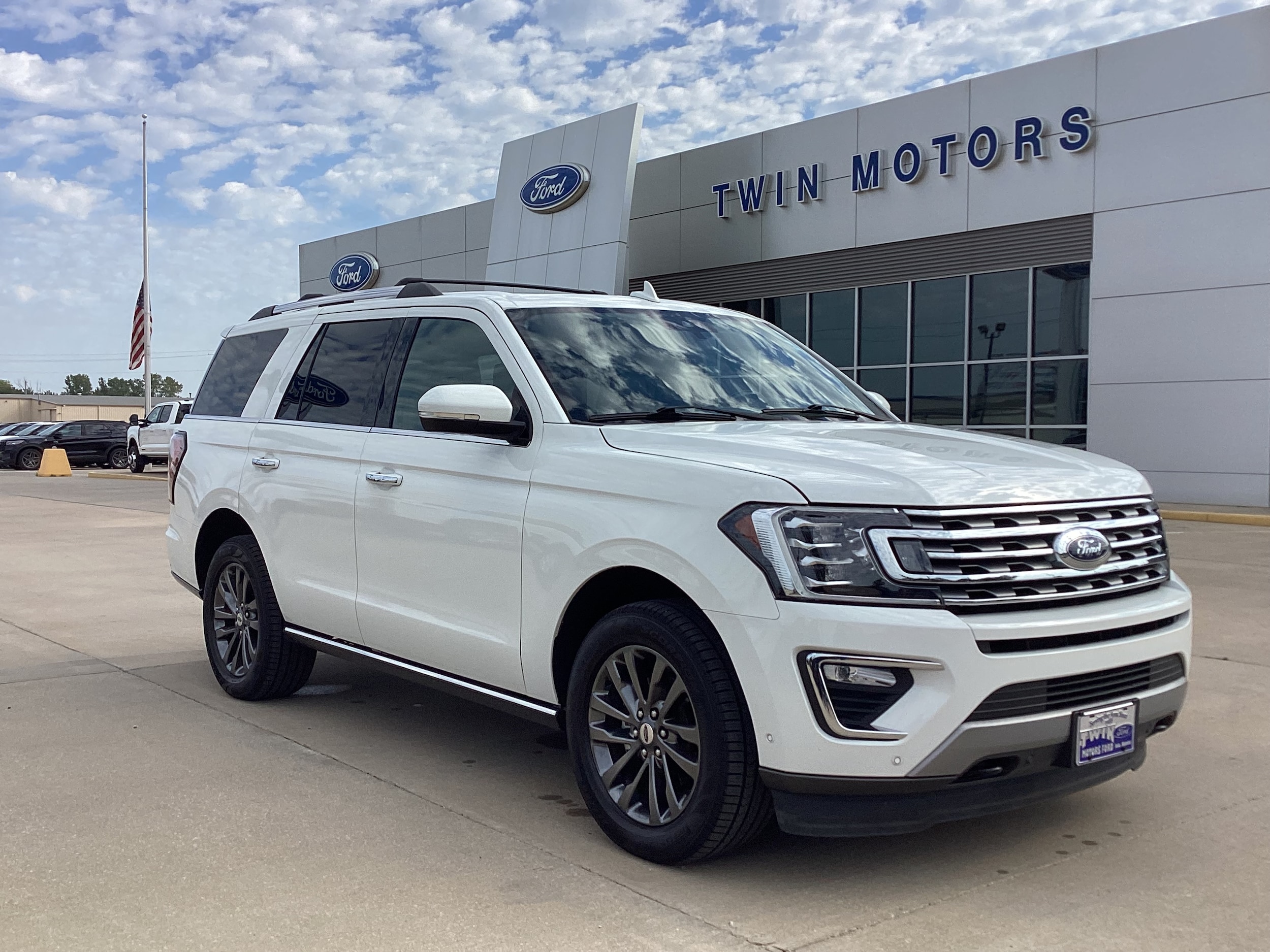 2021 Ford Expedition Limited's photo