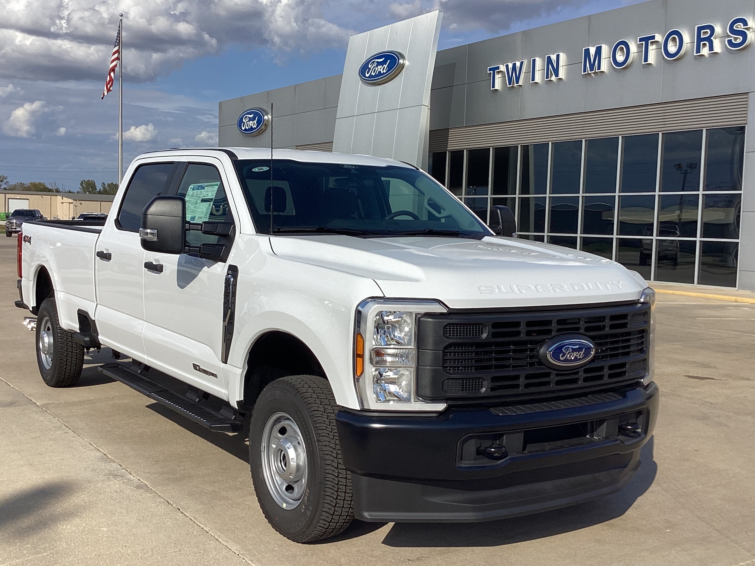 2026 Ford F-350 Super Duty XL's photo