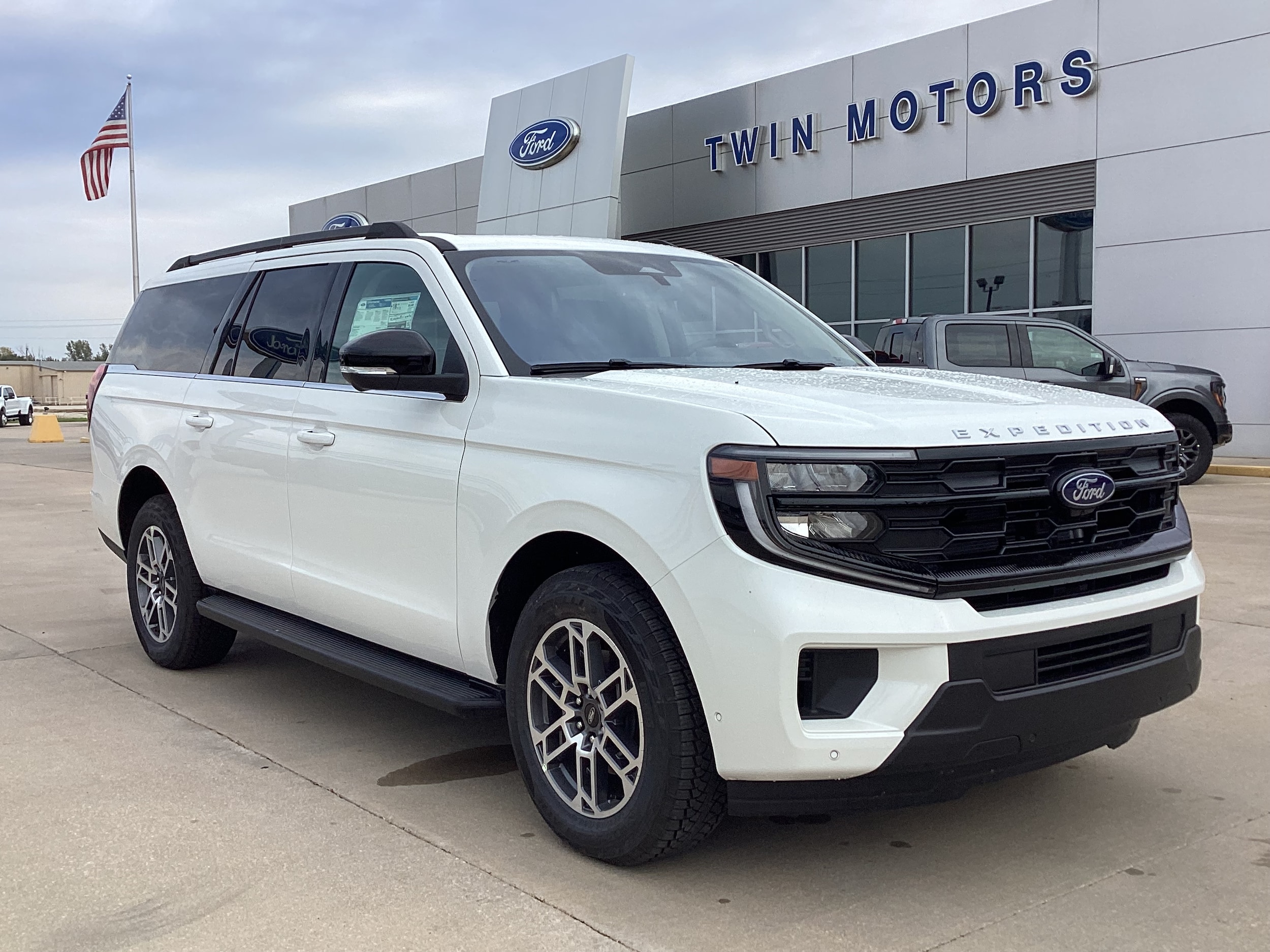 2025 Ford Expedition Active's photo