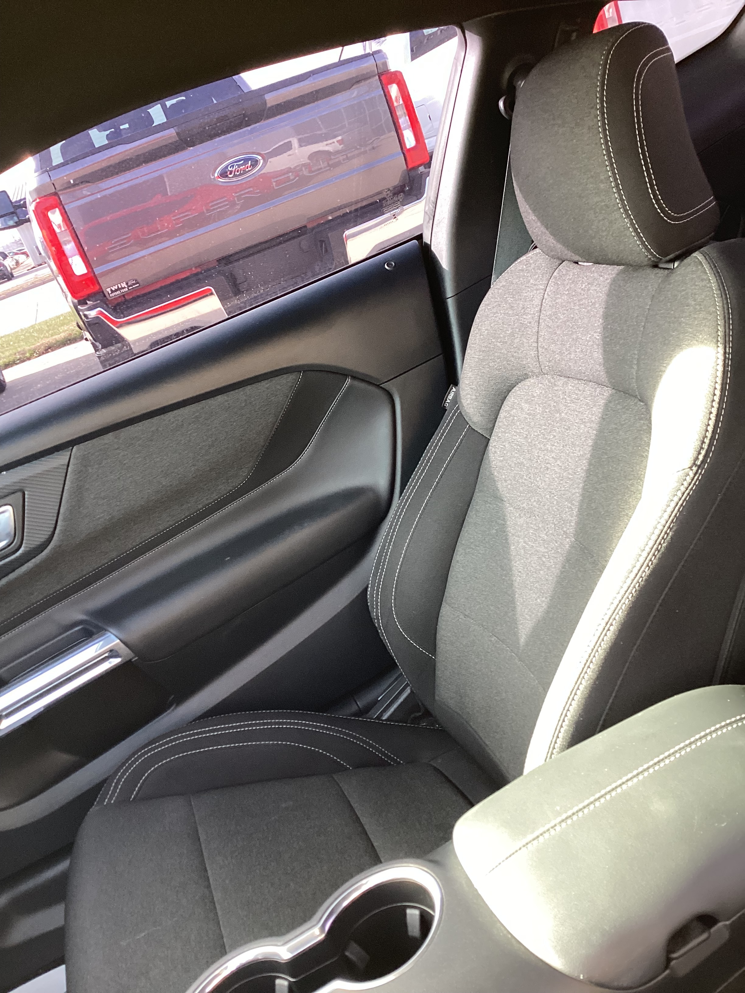 2024 Ford Mustang EcoBoost - Photo 17
