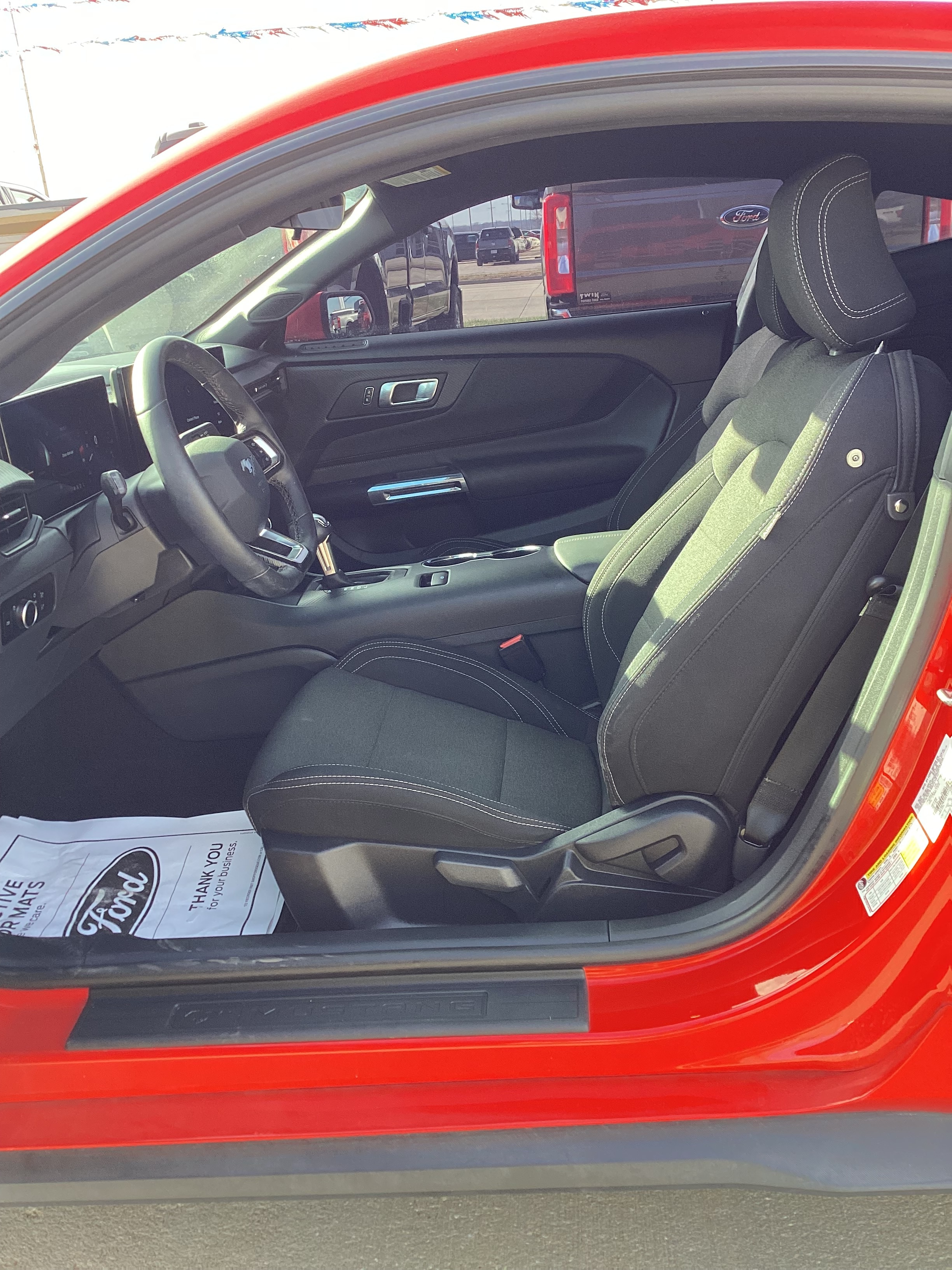2024 Ford Mustang EcoBoost - Photo 8