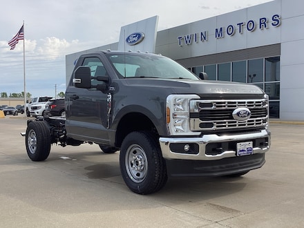 2025 Ford Super Duty F-350 SRW XL XL 4WD Reg Cab 145 WB 60 CA