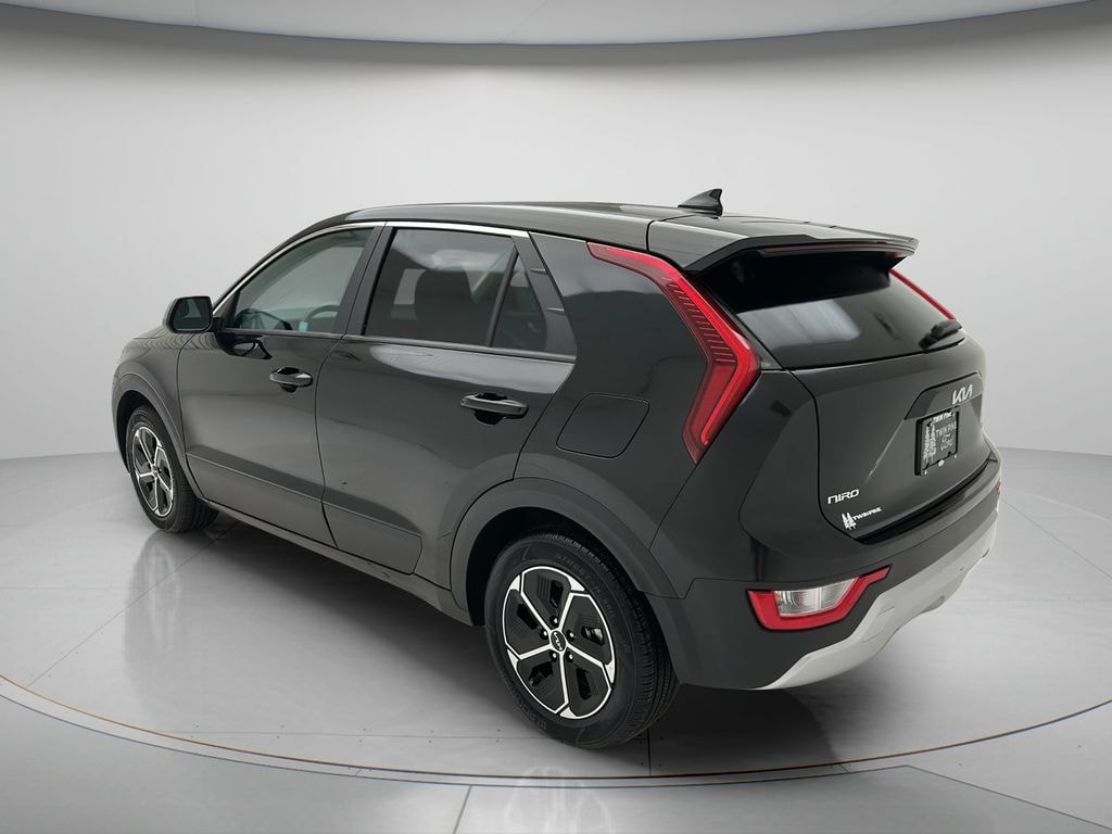 Used 2025 Kia Niro LX SUV