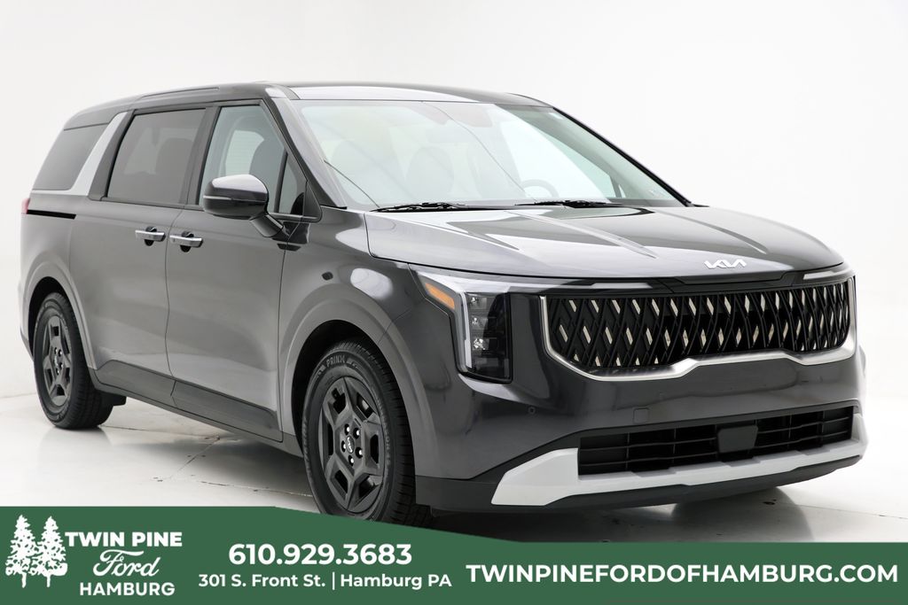2025 Kia Sedona LXS's photo