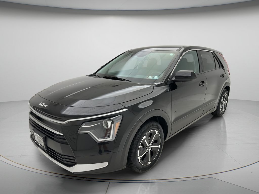 Used 2025 Kia Niro LX SUV