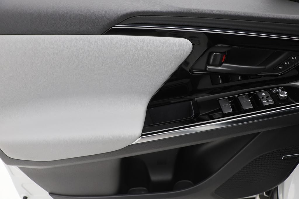 2023 Subaru SOLTERRA Limited - Photo 13