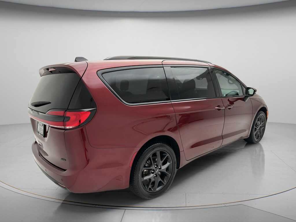 Used 2023 Chrysler Pacifica Touring L Minivan/Van