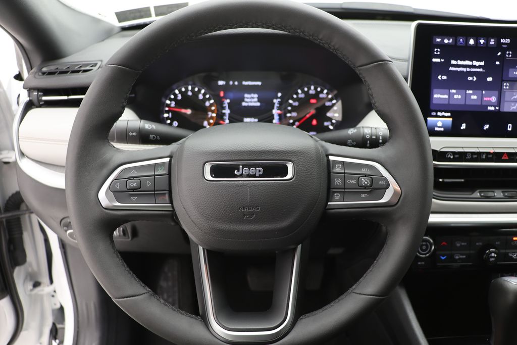2025 Jeep Compass Limited - Photo 16