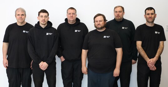 Staff member Service Technicians from ID_5243e3
