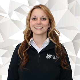 Staff member Melissa Augustine from ID_16e677