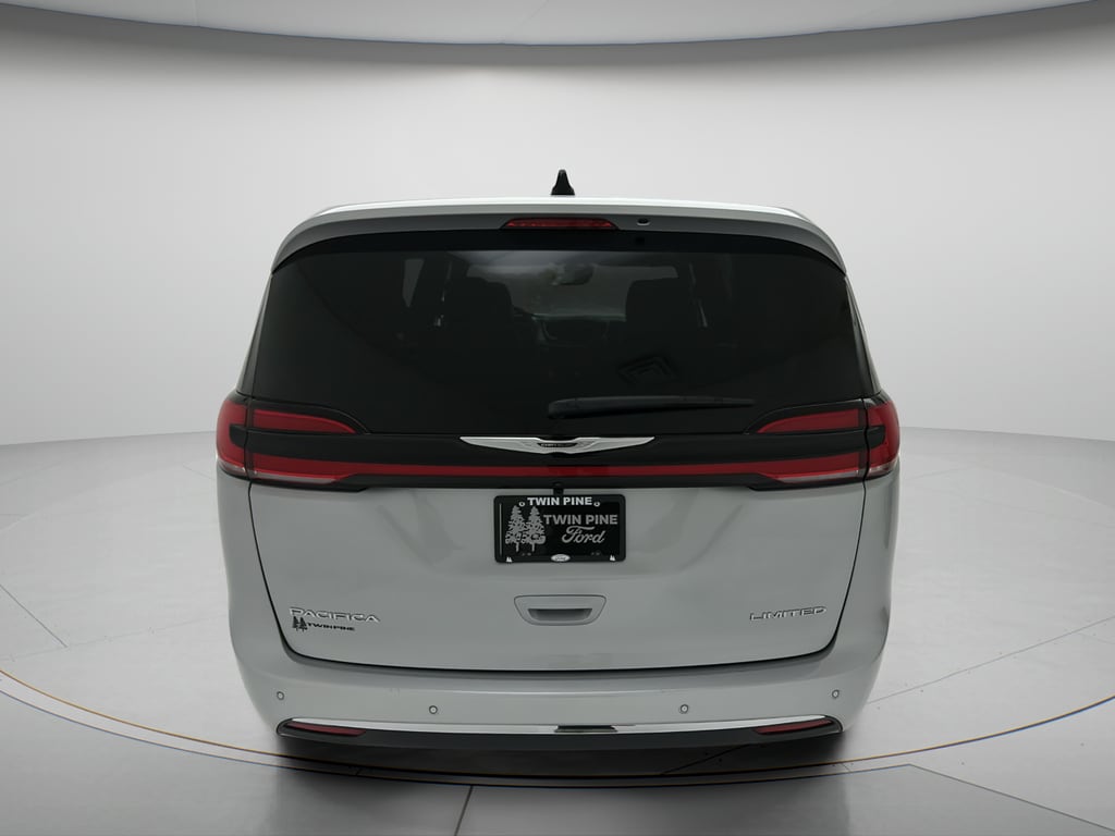 Used 2026 Chrysler Pacifica Limited Minivan/Van