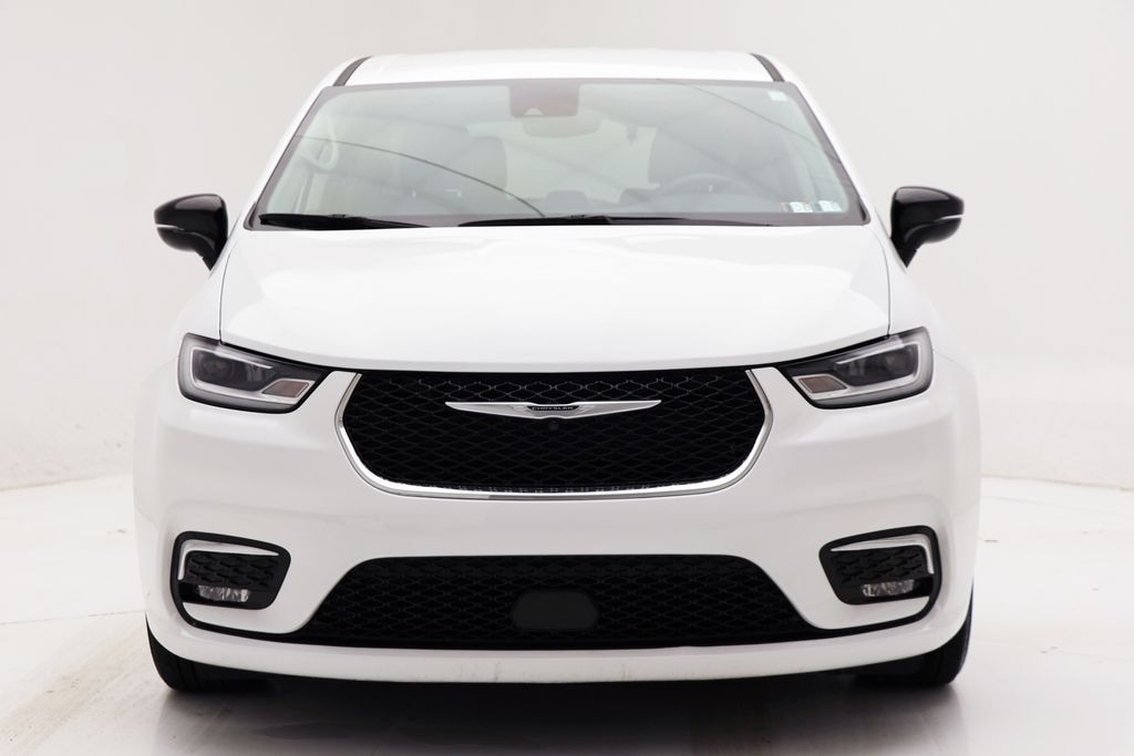 Used 2024 Chrysler Pacifica Touring L Minivan/Van