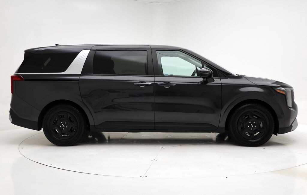 Used 2025 Kia Carnival LXS Minivan/Van