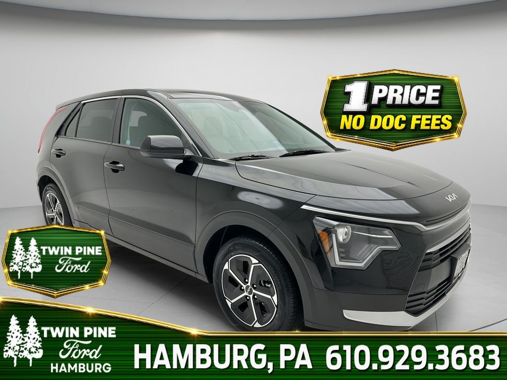 Used 2025 Kia Niro LX SUV