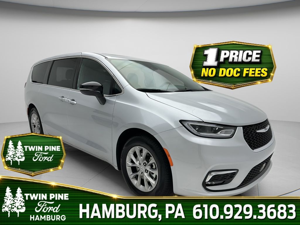 Used 2026 Chrysler Pacifica Limited Minivan/Van