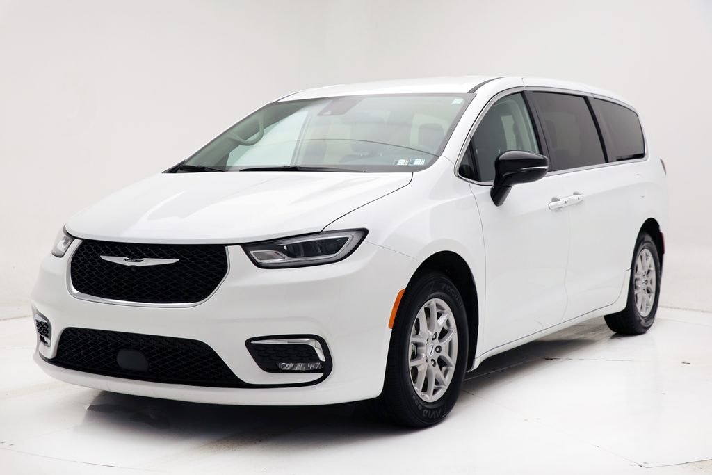 Used 2024 Chrysler Pacifica Touring L Minivan/Van