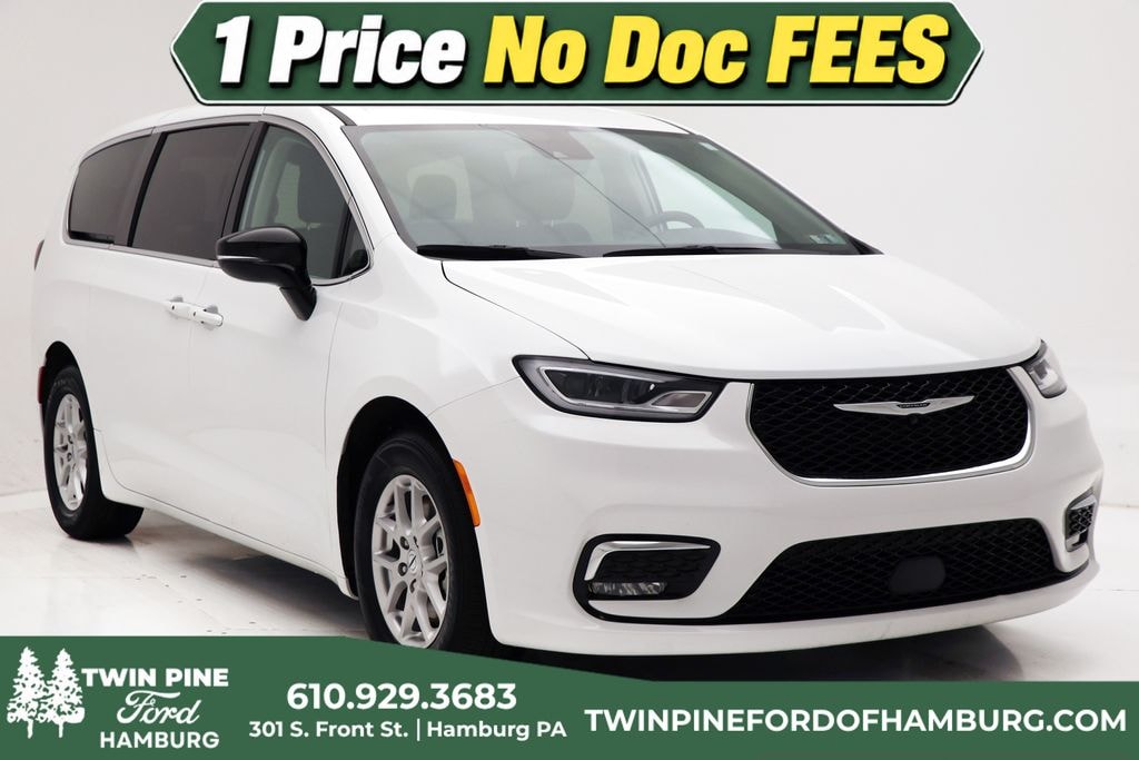 Used 2024 Chrysler Pacifica Touring L Minivan/Van