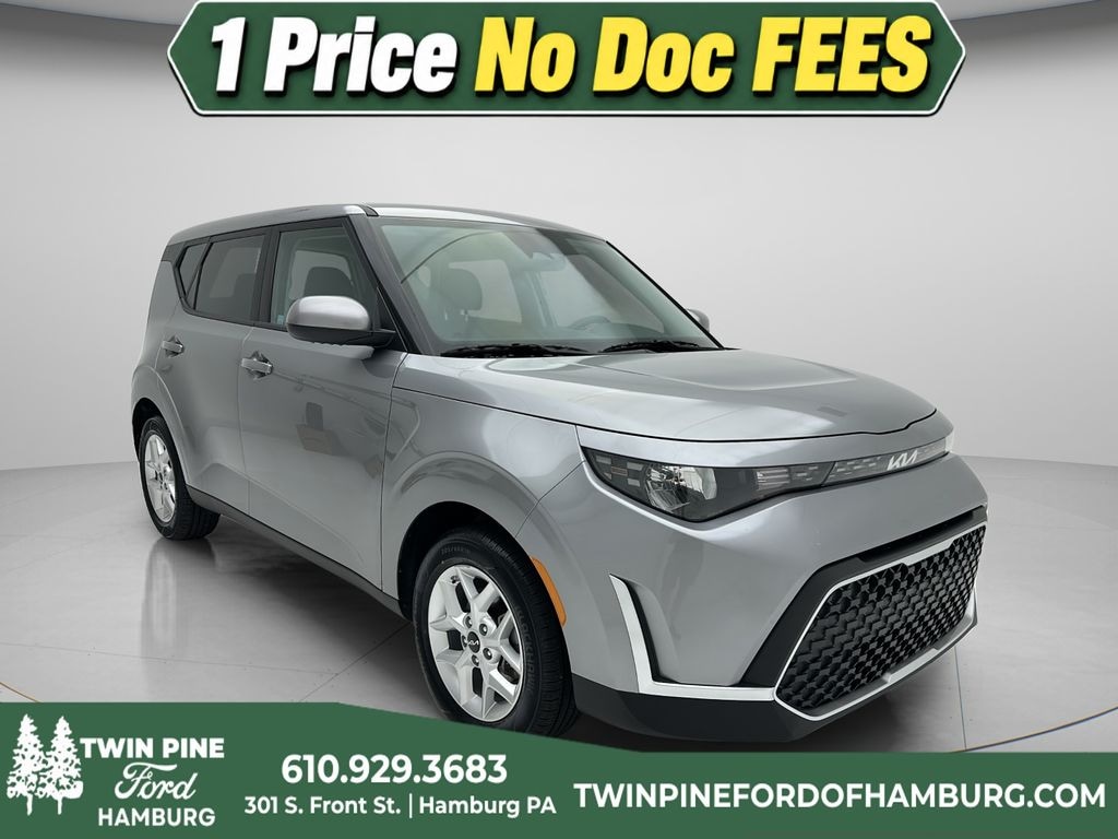Used 2025 Kia Soul LX Hatchback