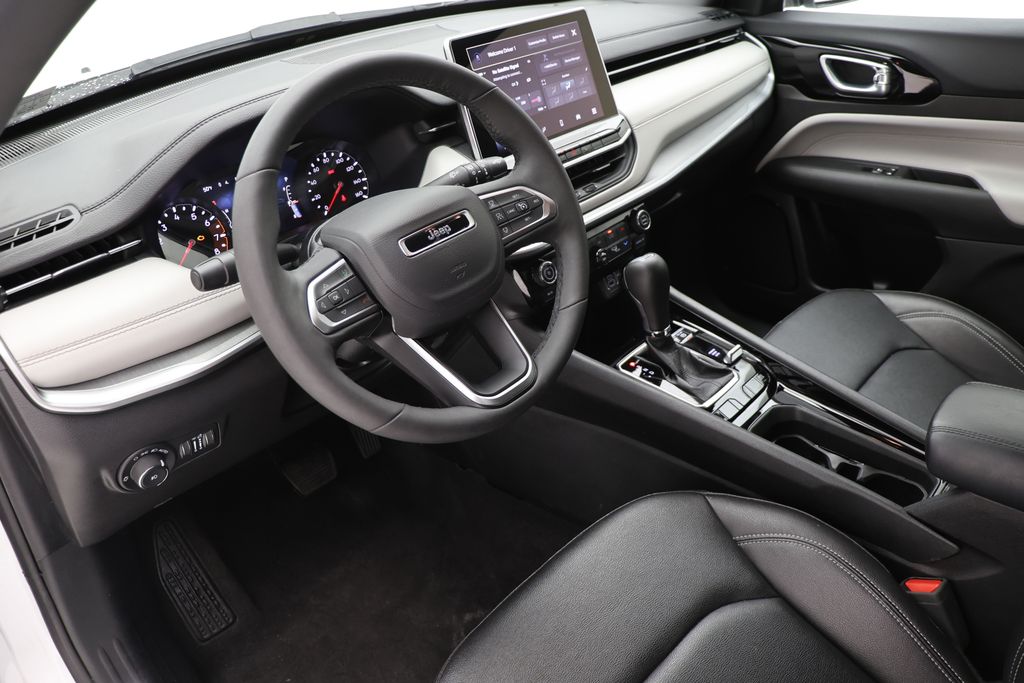 2025 Jeep Compass Limited - Photo 13