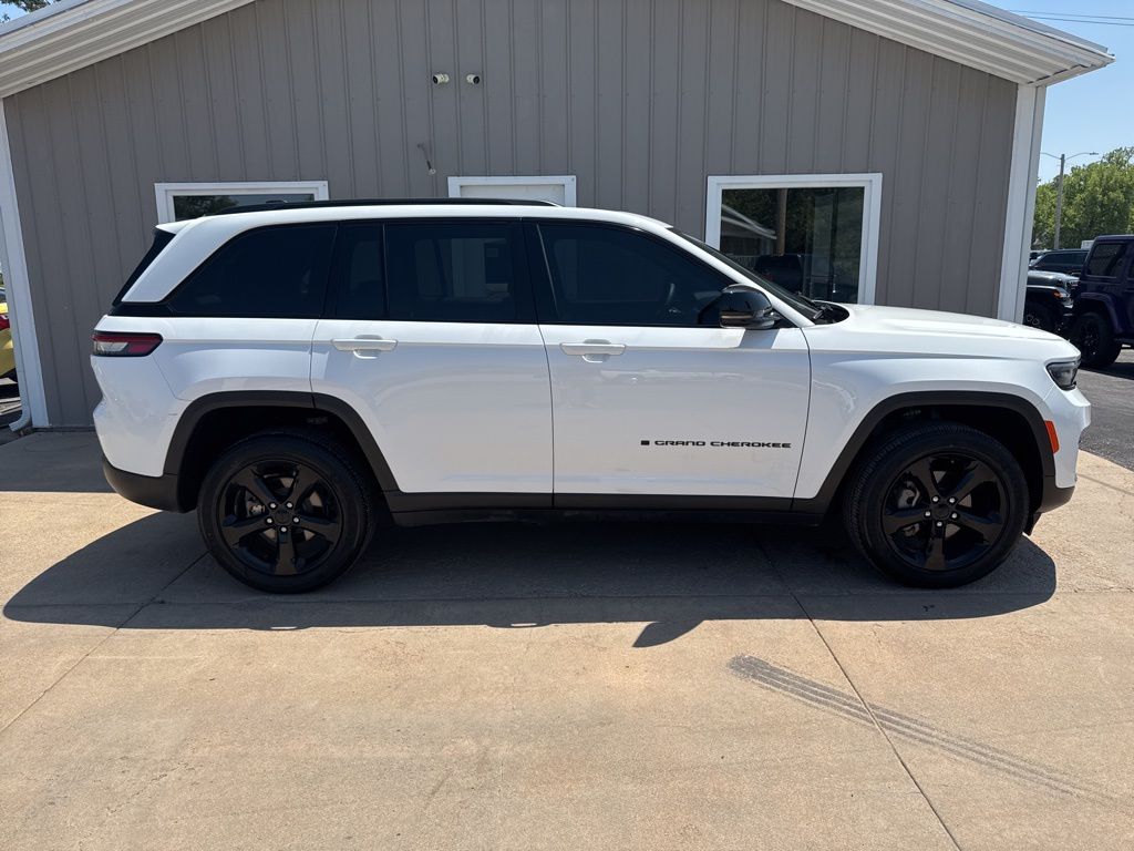 Used 2023 Jeep Grand Cherokee Altitude with VIN 1C4RJHAG6PC570513 for sale in Beatrice, NE