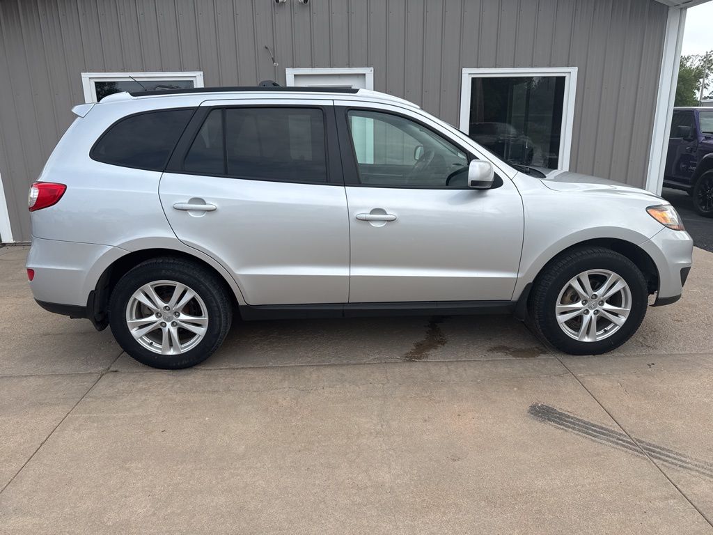 Used 2011 Hyundai Santa Fe SE with VIN 5XYZHDAG3BG021621 for sale in Beatrice, NE