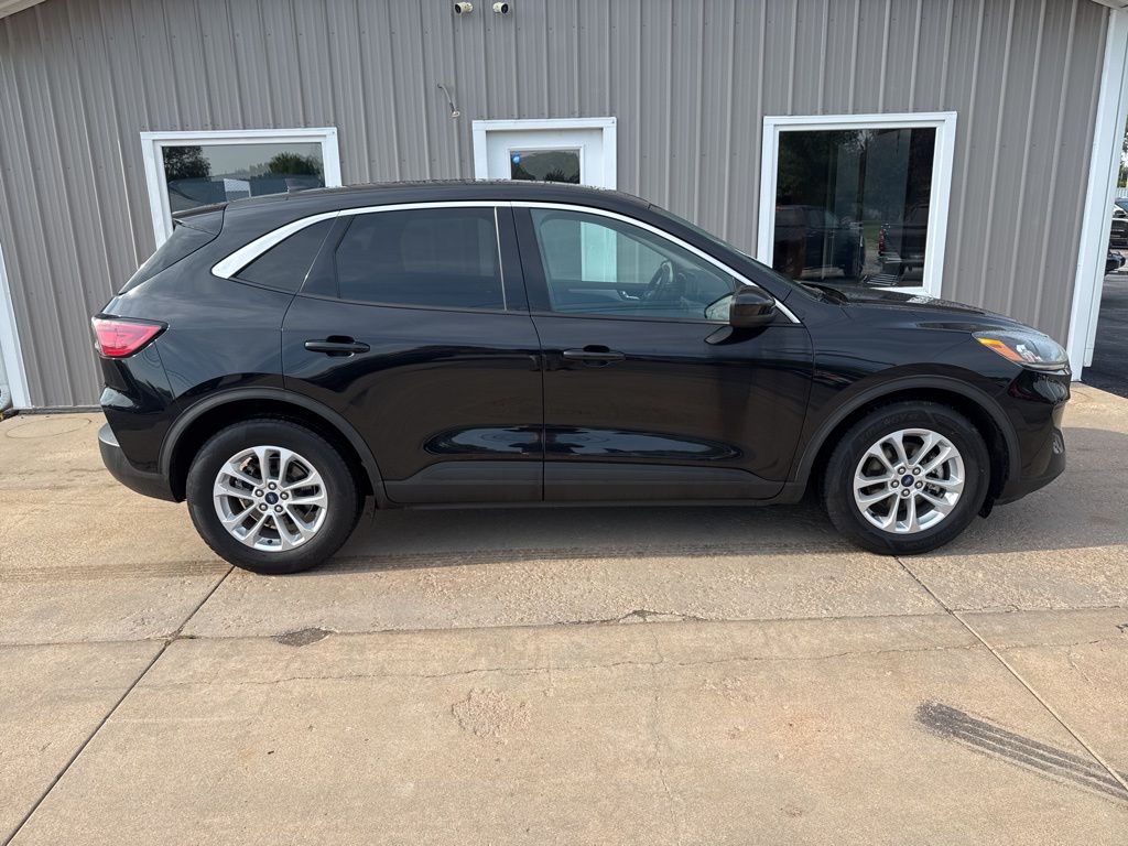 Used 2020 Ford Escape SE with VIN 1FMCU0G65LUA68542 for sale in Beatrice, NE