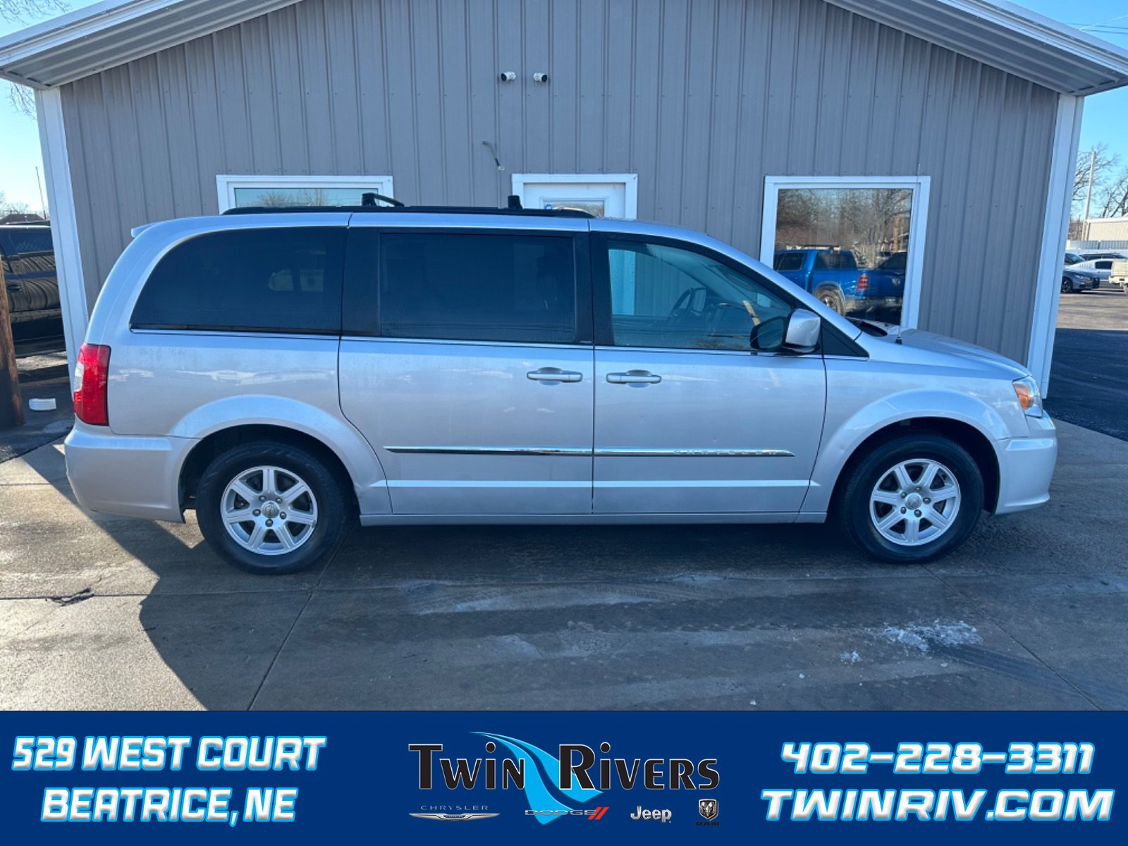 Used 2011 Chrysler Town & Country Touring with VIN 2A4RR5DG8BR735524 for sale in Beatrice, NE