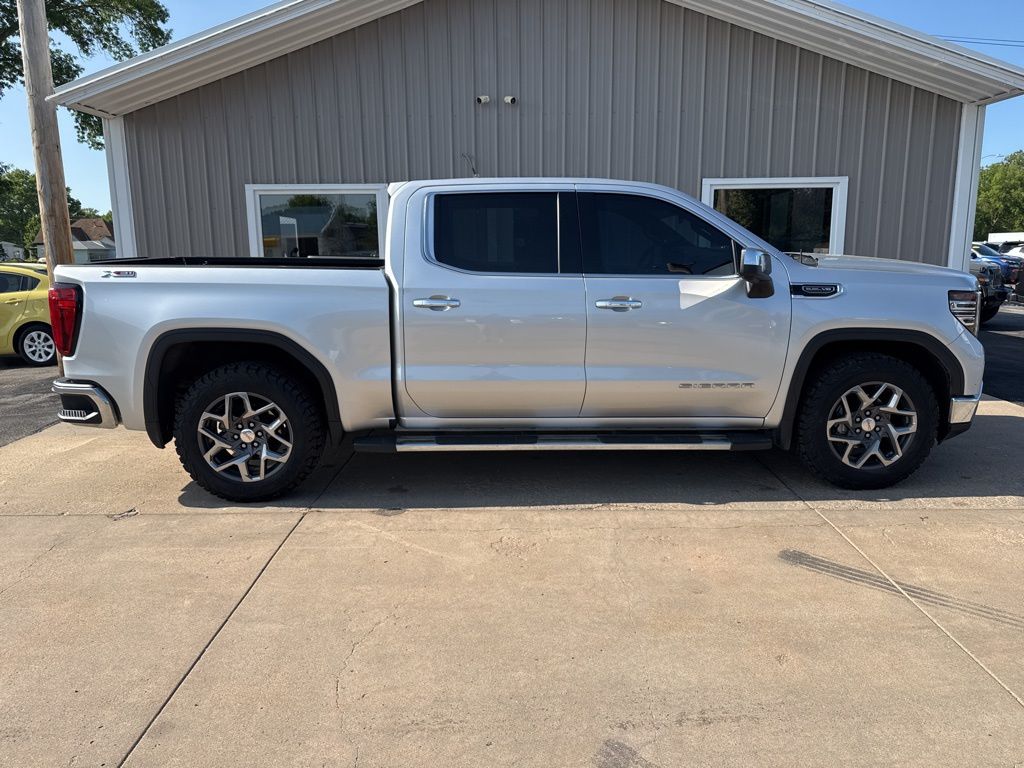 Used 2022 GMC Sierra 1500 SLT with VIN 3GTUUDED9NG589951 for sale in Beatrice, NE