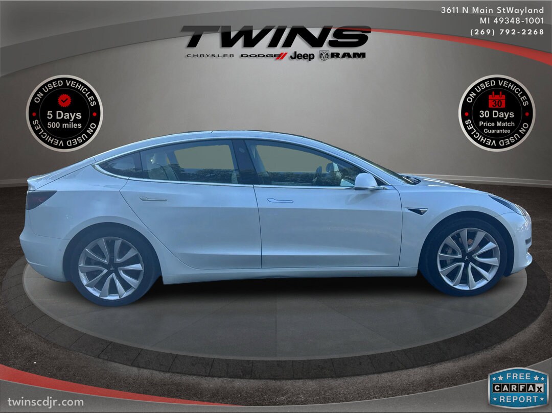 2020 Tesla Model 3 Standard Range photo 2