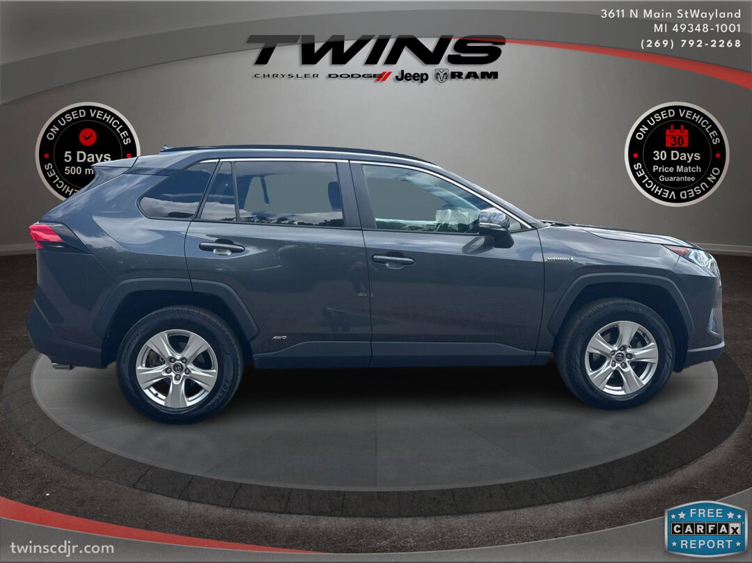 2020 Toyota RAV4 Hybrid XLE photo 2