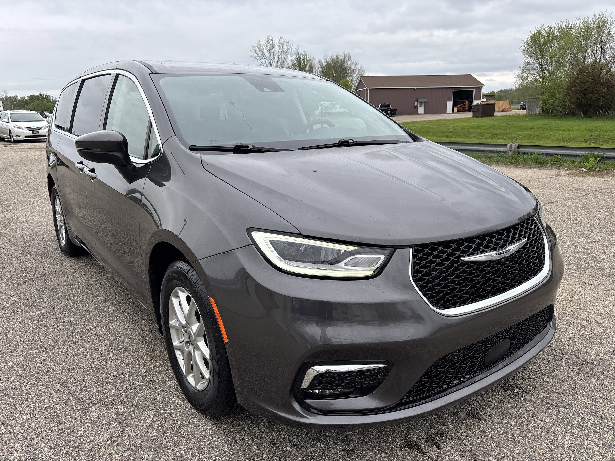 2023 Chrysler Pacifica Touring L's photo