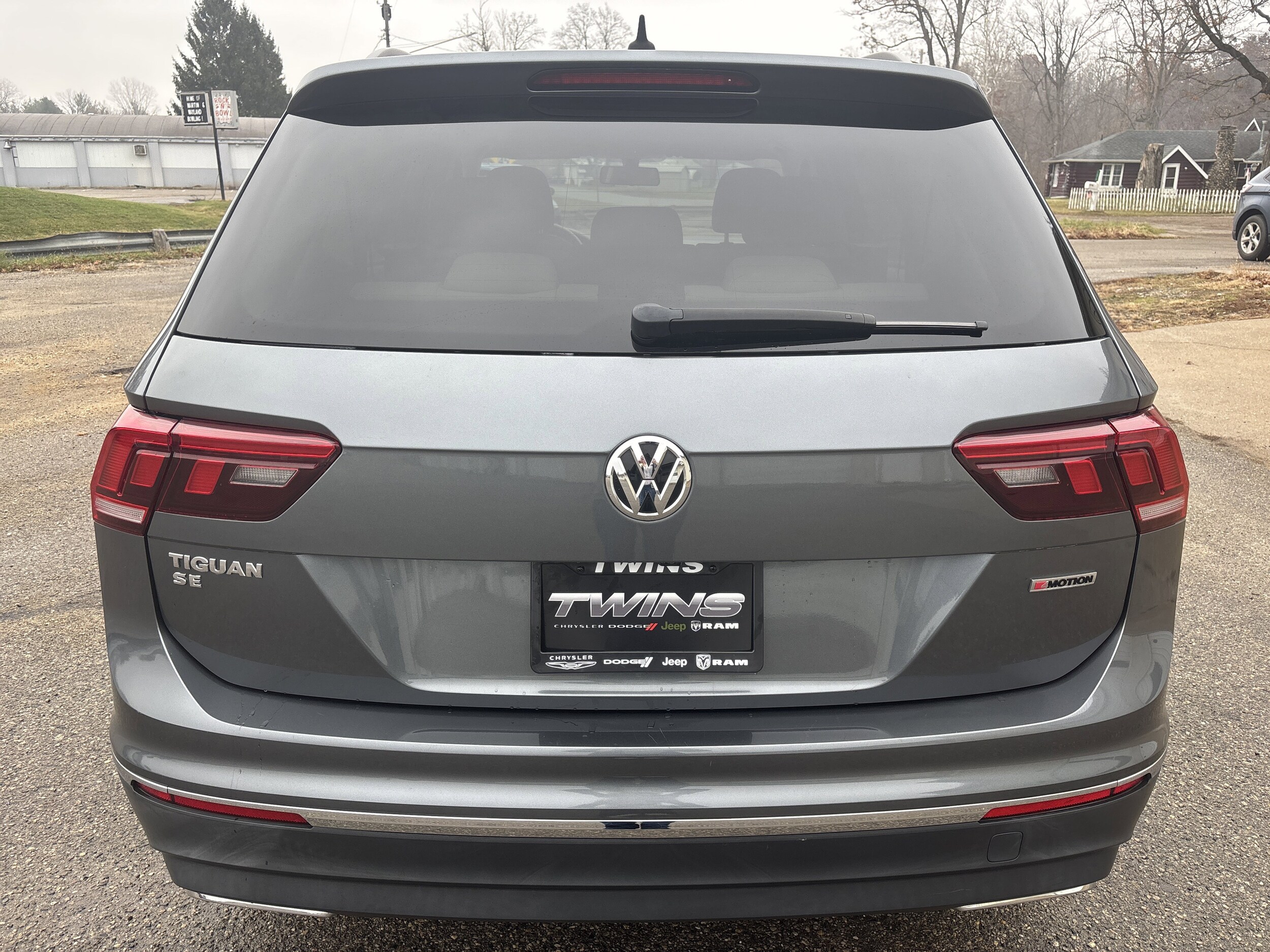 2021 Volkswagen Tiguan R-Line Black SEL photo 4