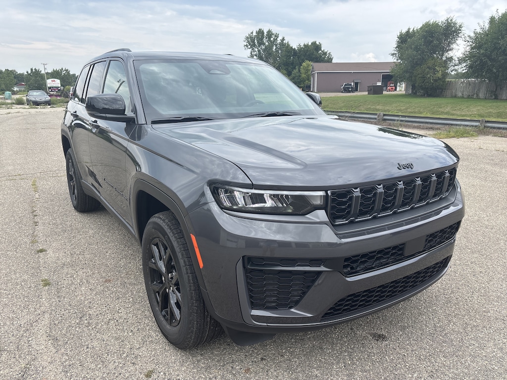 New 2026 Jeep Grand Cherokee LAREDO ALTITUDE 4X4 Sport Utility