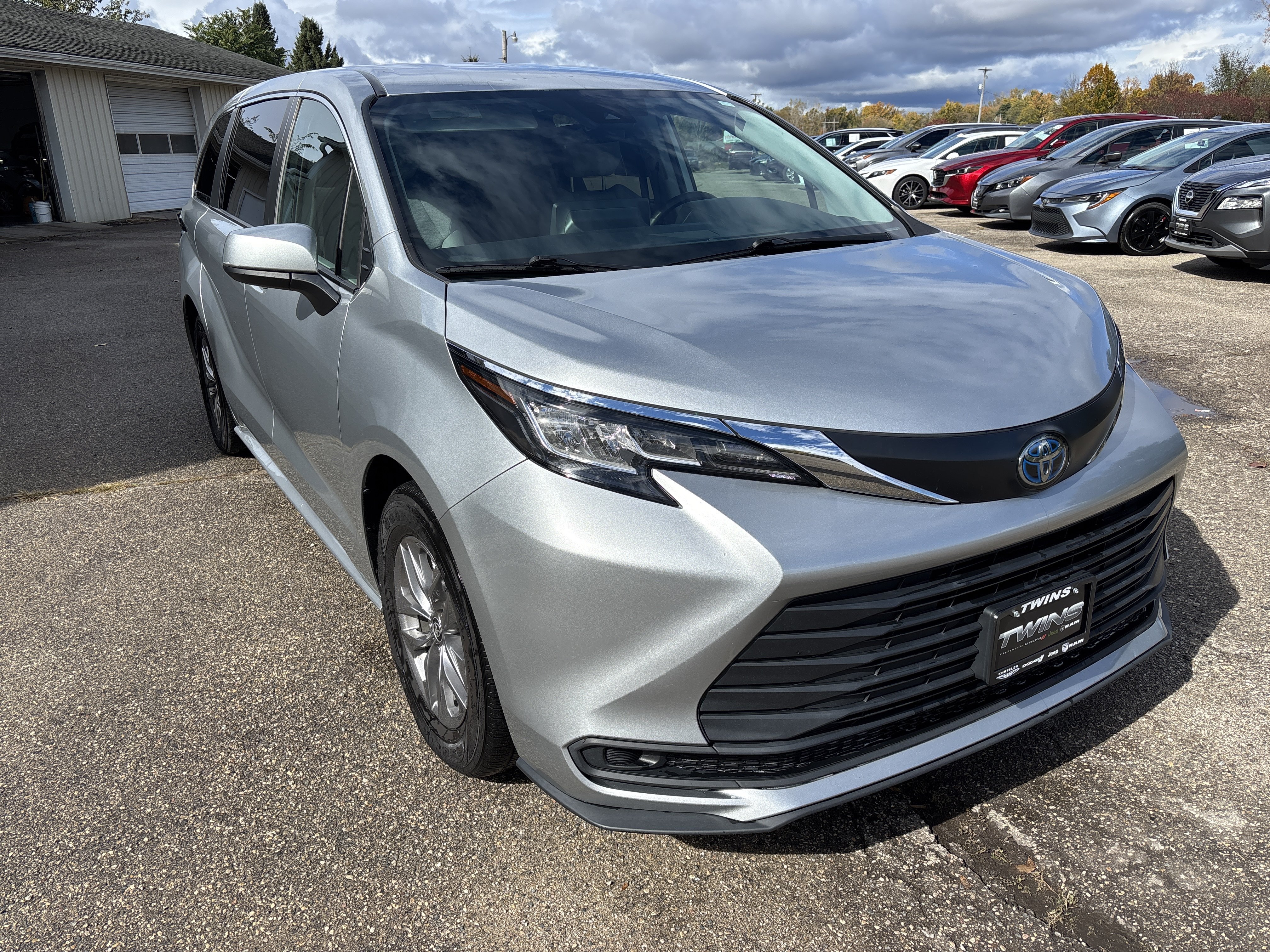 2023 Toyota Sienna LE