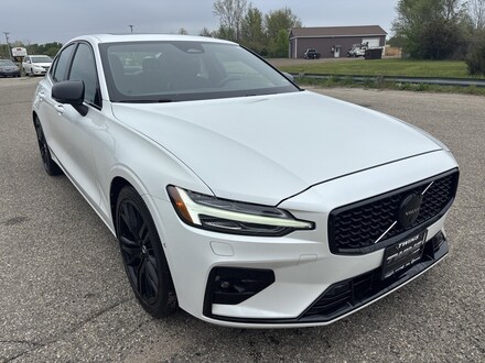 2024 Volvo S60 Plus Black Edition B5 AWD Plus Black Edition