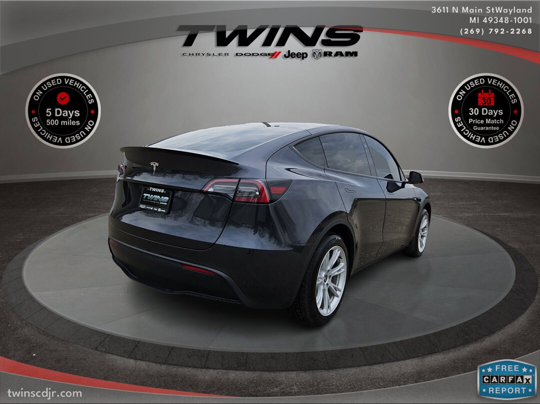 2024 Tesla Model Y photo 3