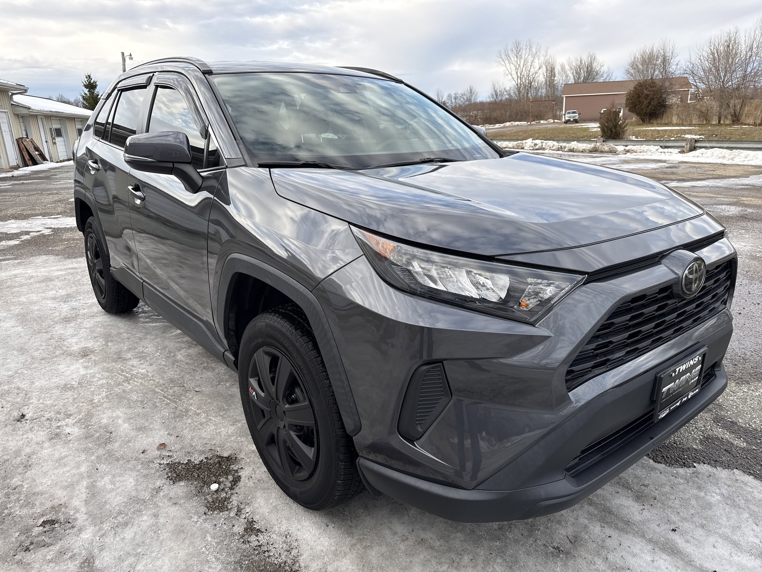 2019 Toyota RAV4 LE's photo