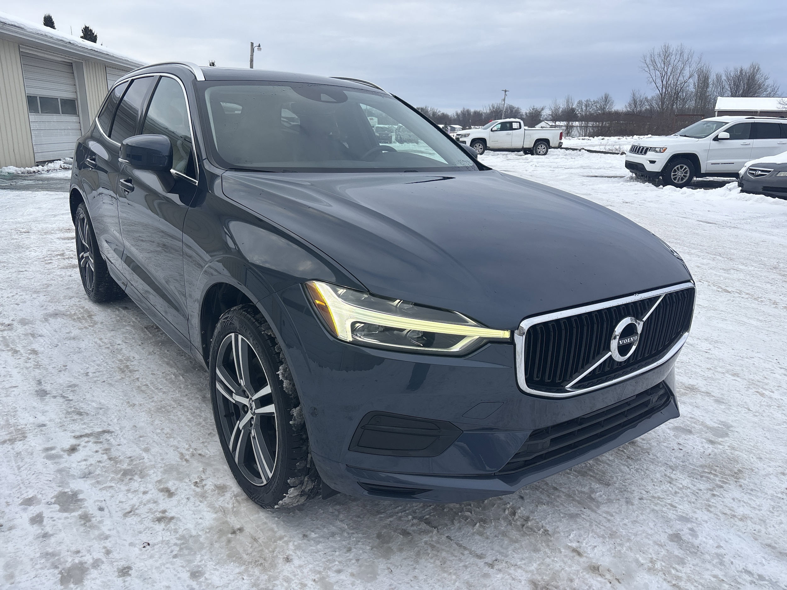 2018 Volvo XC60 Momentum's photo