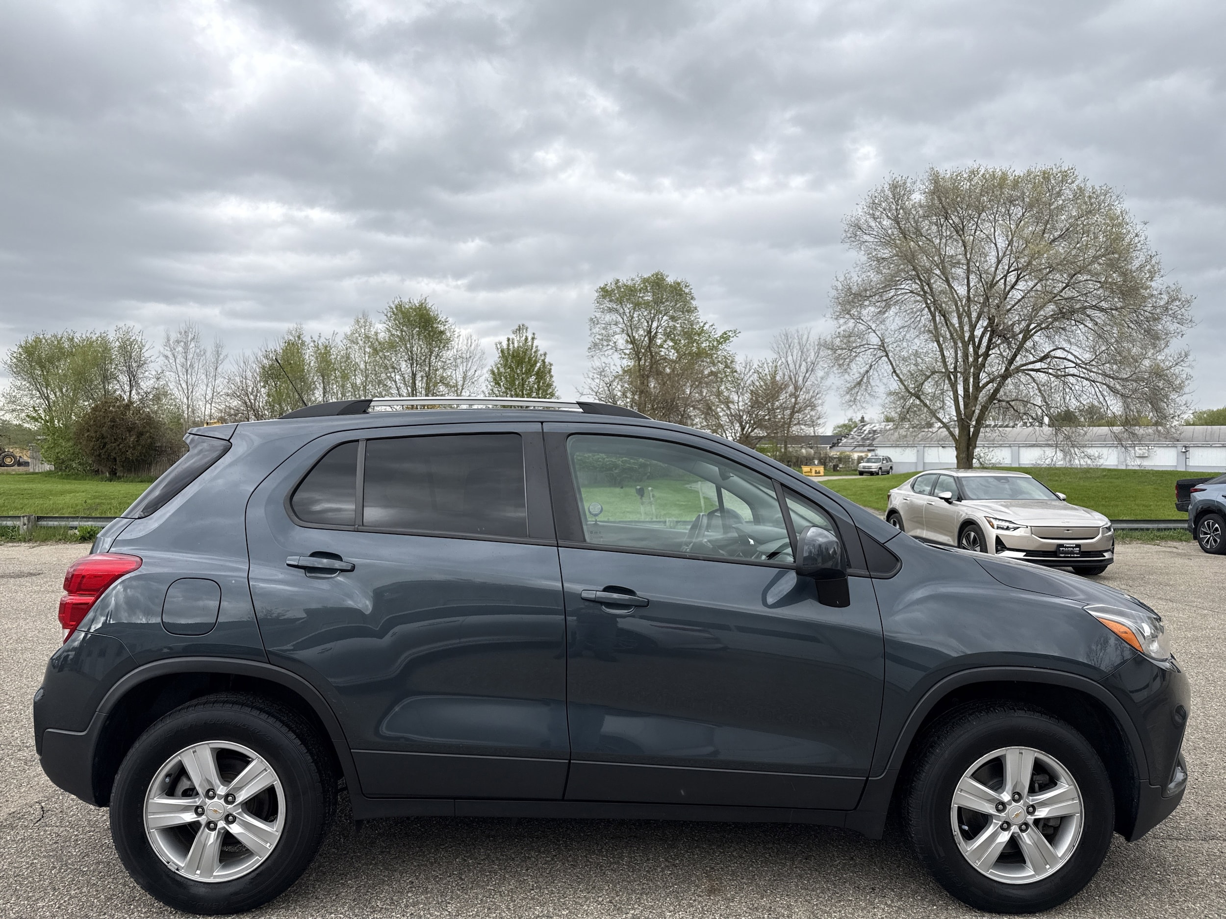Used 2021 Chevrolet Trax LT with VIN KL7CJPSB9MB327117 for sale in Wayland, MI