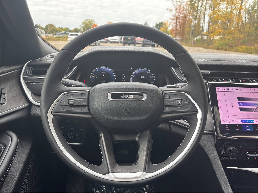 New 2025 Jeep Grand Cherokee LIMITED 4X4 Sport Utility