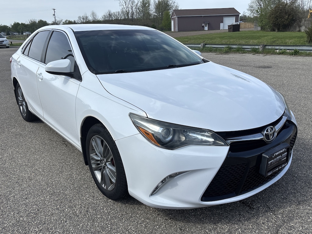 Used 2016 Toyota Camry SE Sedan
