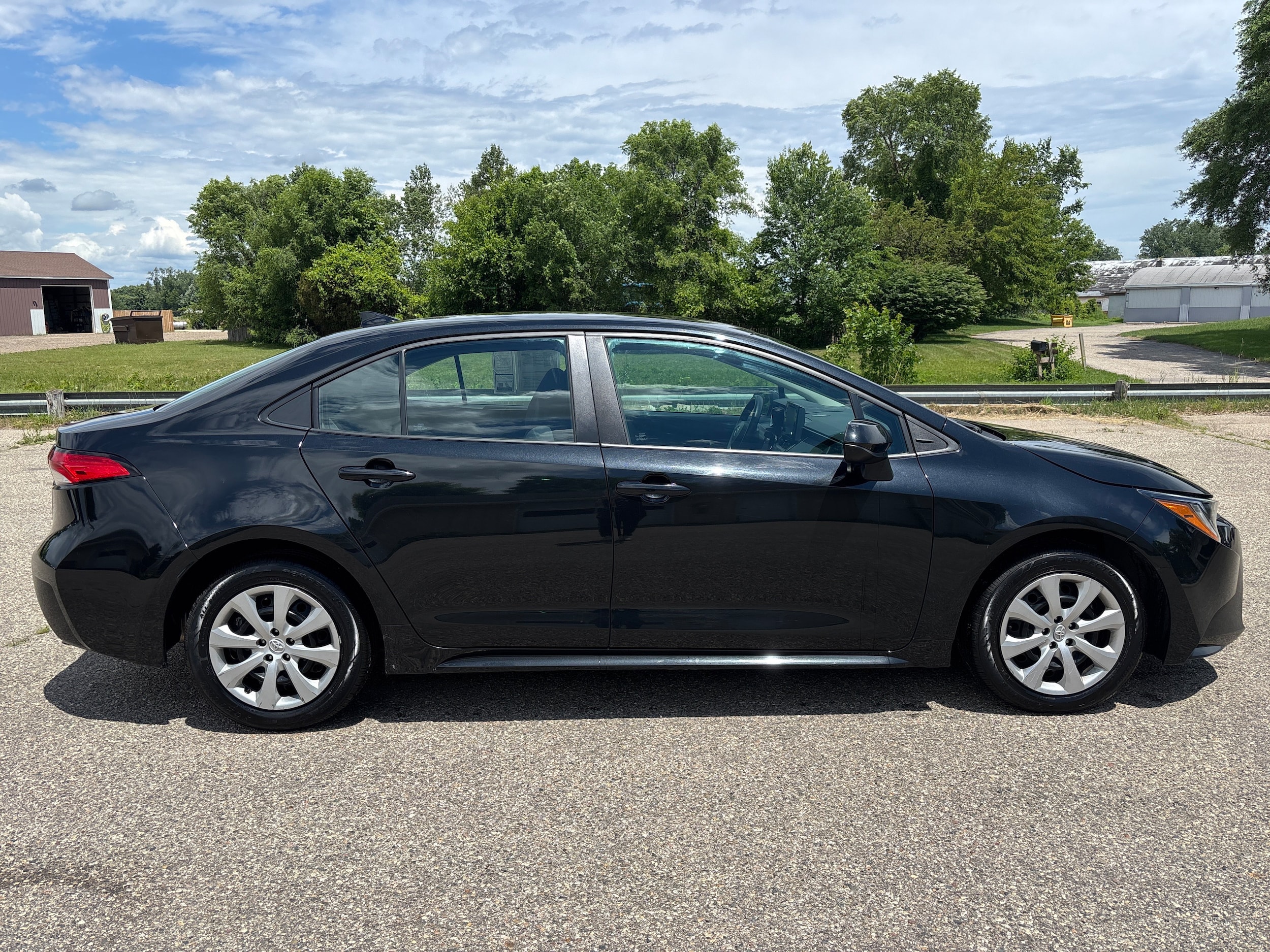 Used 2022 Toyota Corolla LE with VIN 5YFEPMAE7NP353240 for sale in Wayland, MI