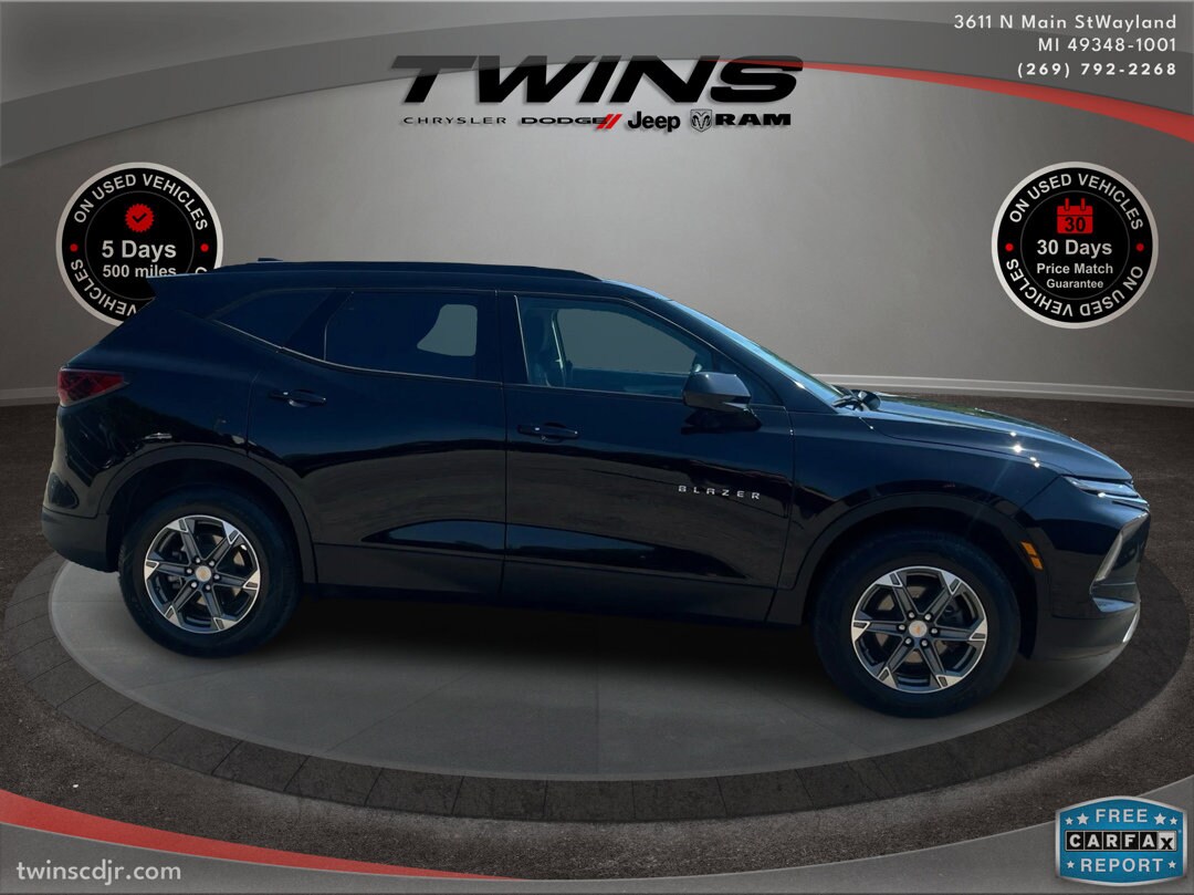 2024 Chevrolet Blazer 2LT photo 2