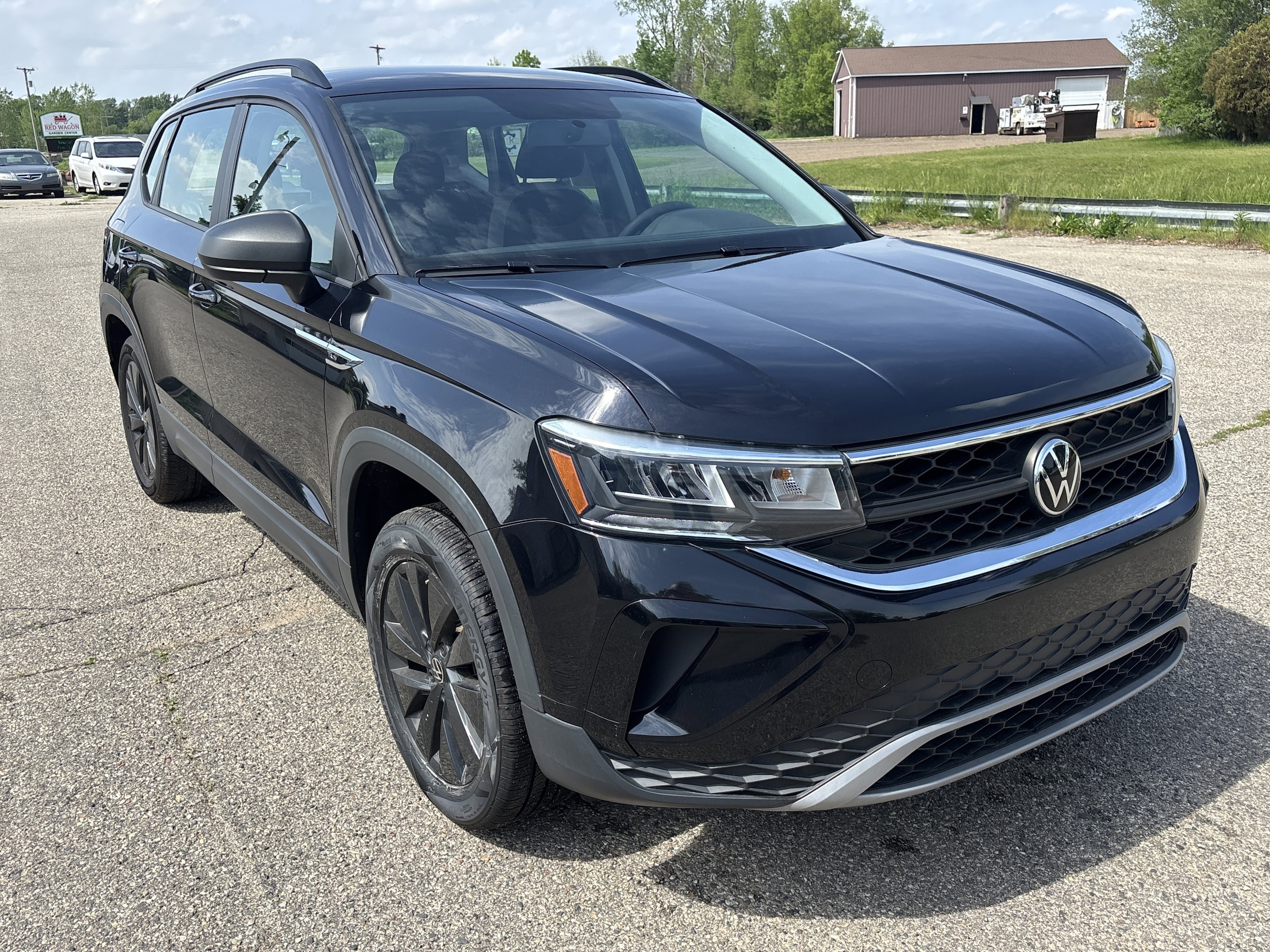 2022 Volkswagen Taos 1.5T S 4Motion's photo