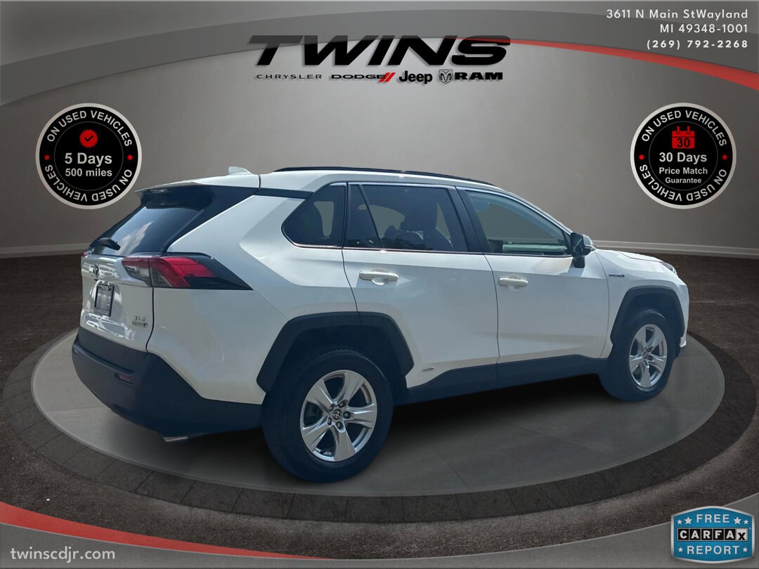 2020 Toyota RAV4 Hybrid XLE photo 3